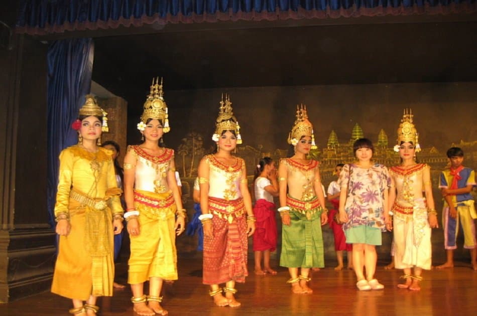 Buffet Dining With Apsara Dance Performance