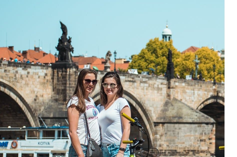 Prague: E-Scooter HUGO Bike Rental