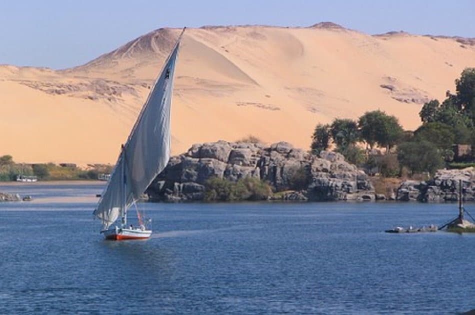 MS Amoura Dahabiya Nile Cruise 4 Days