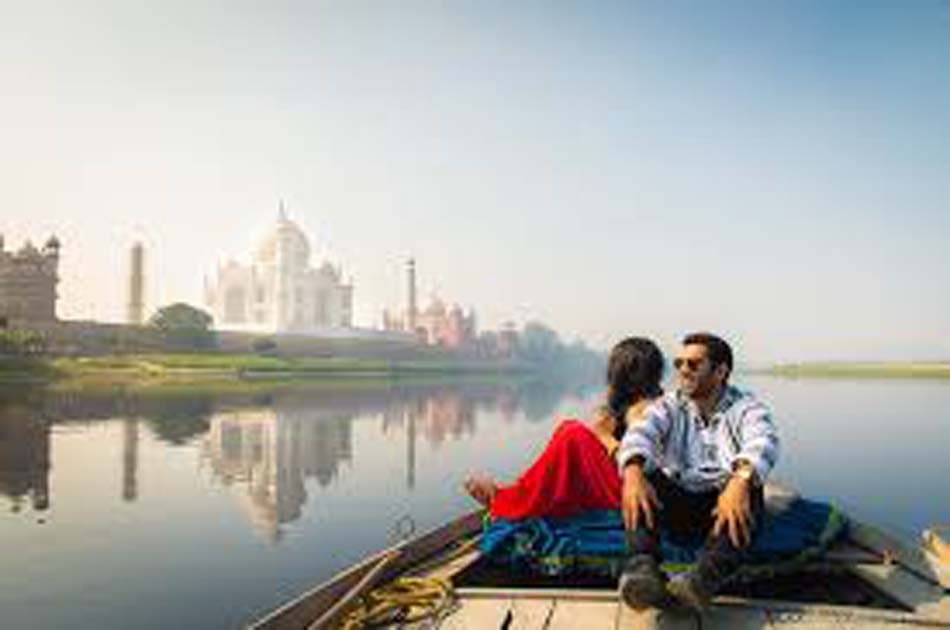 A Majestic Trip with Taj Mahal from Agra