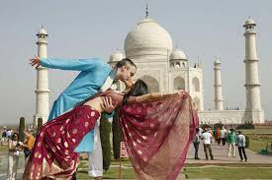 A Majestic Trip with Taj Mahal from Agra
