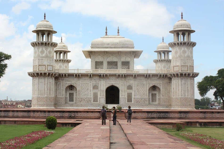 Private Tour : Taj Mahal Tour by Car from Delhi