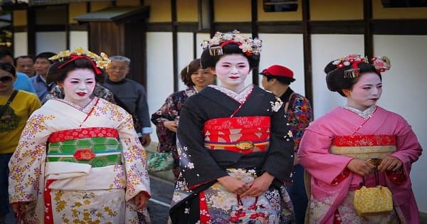 Kyoto Temple, Shrine, Geiko &amp; Sake Private Tour