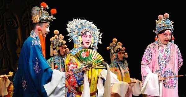 Beijing Roast Duck Dinner and Peking Opera on a Private Tour