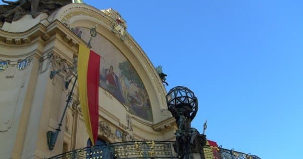Old Town Through Centuries Walking Tour in Prague