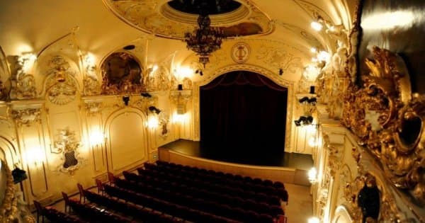 Hungarian Folklore Performance and Dinner & Cruise in Budapest