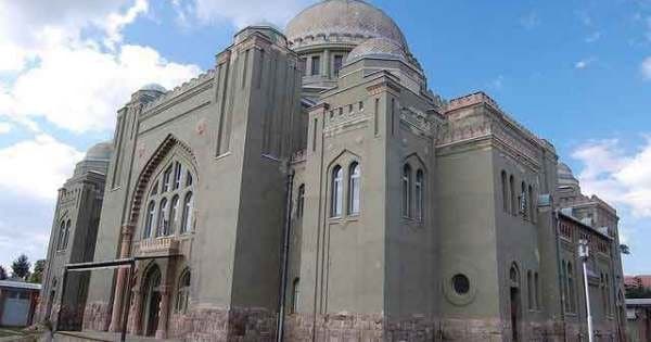 In the footsteps of Hasidic communities - Kosher Tour