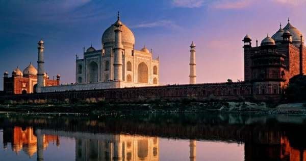 Mumbai to Agra and Taj Mahal Day-Tour with Return Flight