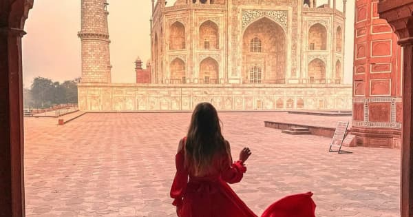 Sunrise Taj Mahal Private Tour from Delhi
