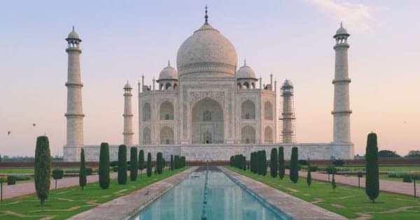 Sunrise Taj MahalGroup Tour in Agra from Delhi