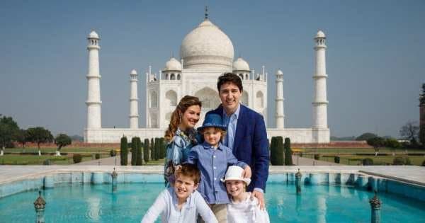 Visit Taj Mahal on a Private Tour With Luxurious Experience by Toyota Fortuner