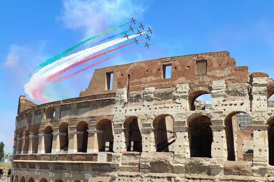 Ancient Rome Walking Tour: Colosseum & Roman Forum