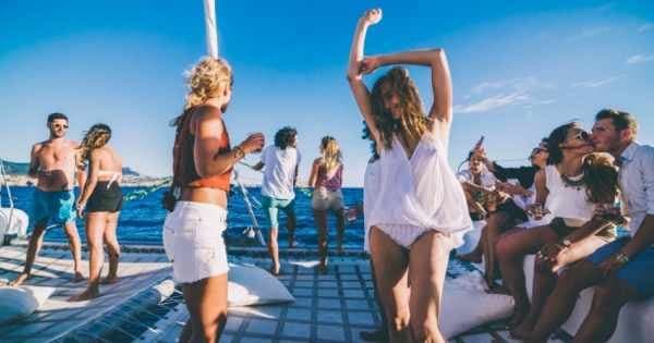 7 Hour Isla Mujeres Catamaran PDEX Private Tour (for up to 35 people)