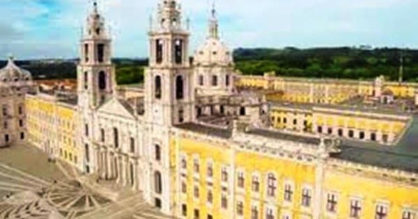 Exuberant Mafra Palace & Majestic Ericeira - With fresh Seafood lunch from Lisbon