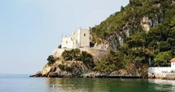Lisbon Tour to Arrabida & Sesimbra Natural Park- with fish / seafood lunch