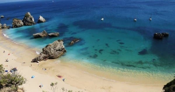 Private Transfer from Sesimbra to Lisbon Airport