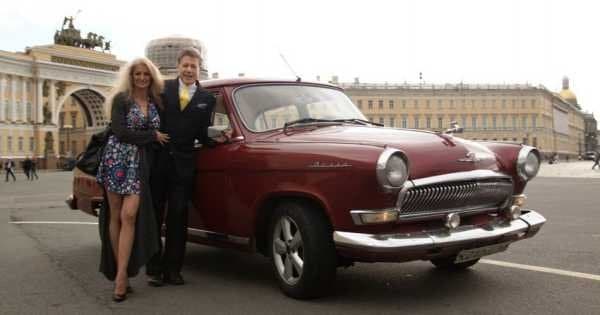 Private 3 Hour Photo Shoot Tour in Authentic Soviet Volga Vehicle