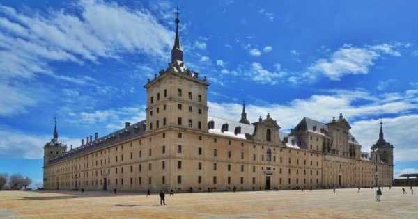 San Lorenzo De El Escorial Private Tour: the Royal City