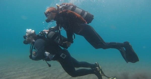 Try 40 minutes of Diving for beginners in Los Cristianos