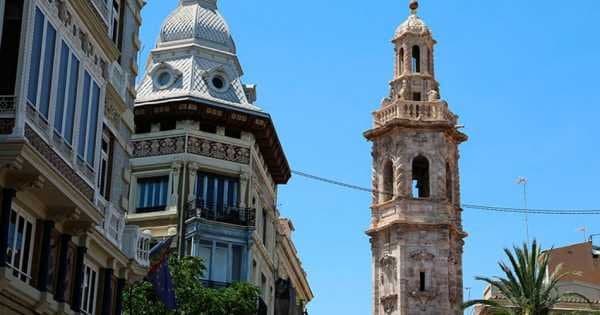 Valencia Historical Guided Tour and Traditional Meal
