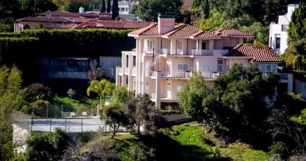 See Celebrity Homes on an Open Bus Hollywood Tour