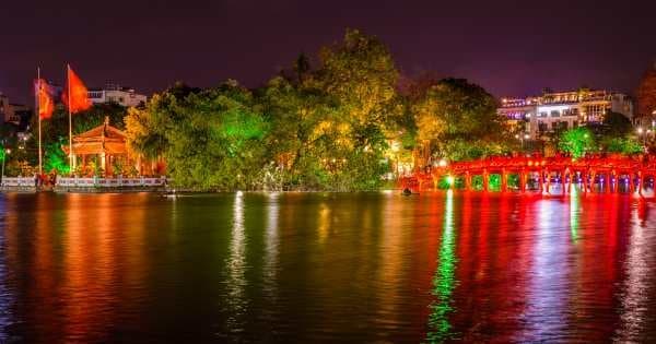 Enjoy the Weekend Night Show in Hanoi