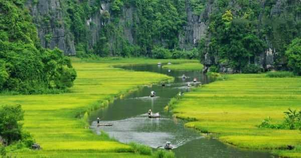Full Day Private Tour to Hoa Lu & Tam Coc from Hanoi