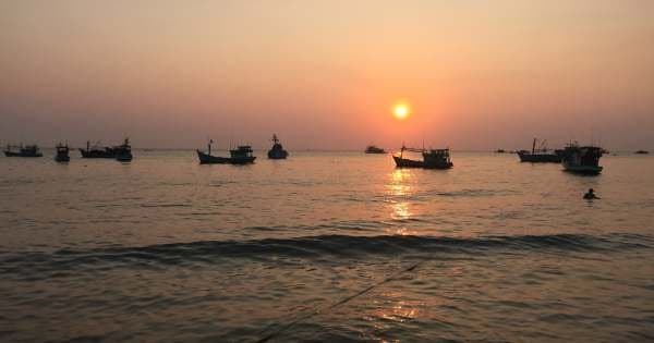 Sunset BBQ and Night Squid Fishing